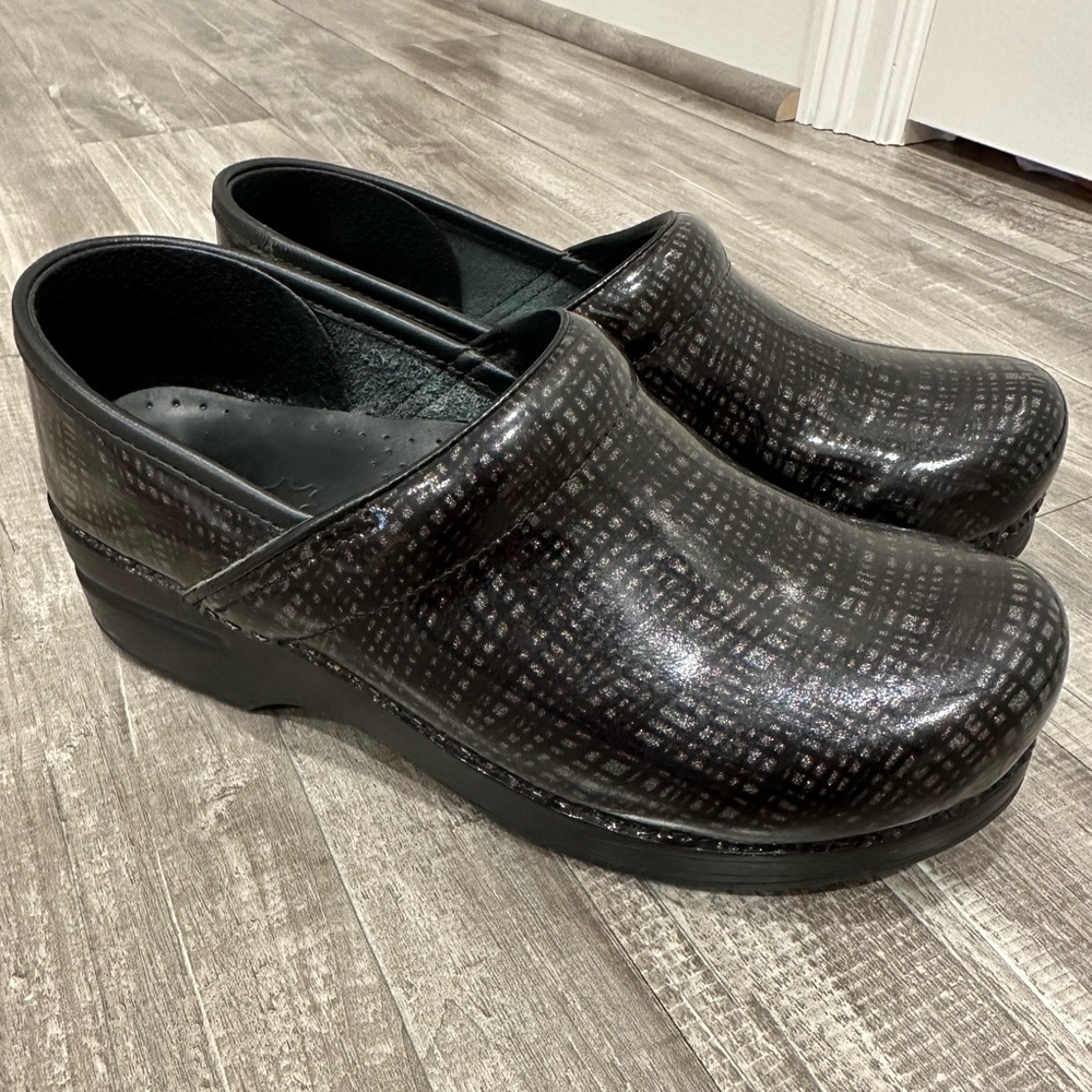 Dansko Professional Clog- Patent Leather, Women’s 8.5 - Picture 1 of 15